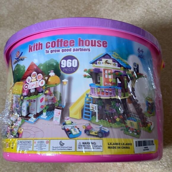 Kith Coffee House & Tree House Building Blocks 960 Pcs in Storage Container NEW - Picture 2 of 8